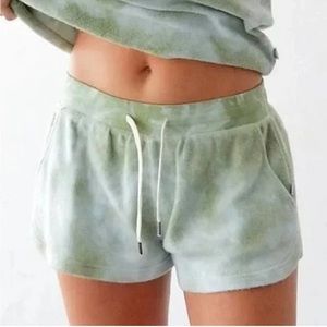 Feat BlanketBlend Fuzzy Green White Tie
Dye Drawstring Shorts size Small
